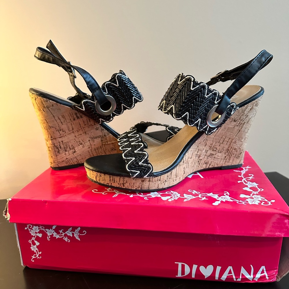 DIVIANA WEDGED HEELS SIZE 10 BNWT IN BOX